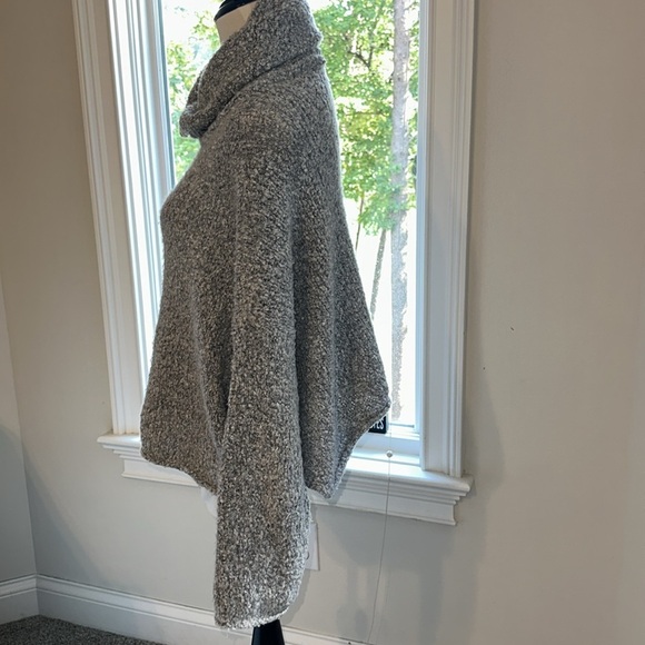 Free People Loose Fit Boucle Cowl neck Sweater, Size S/P, VGUC - Picture 3 of 8